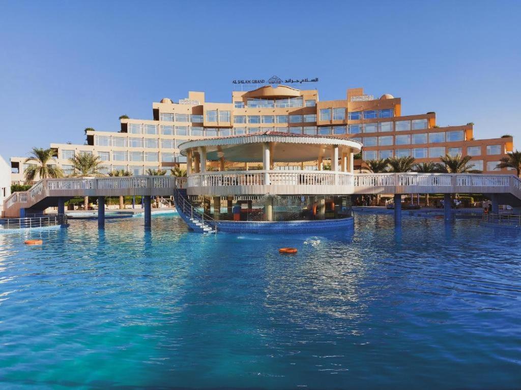 Al Salam Grand Hotel Al Buraimi Exterior photo